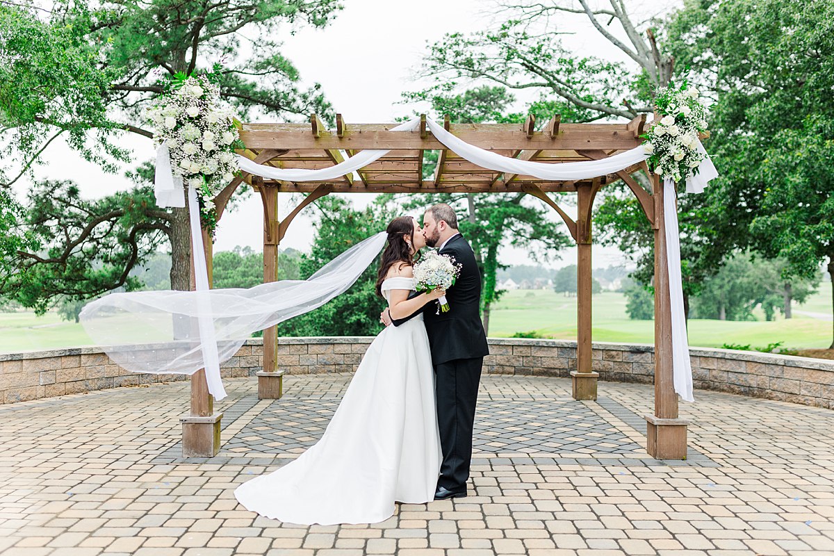 Lane Tree Golf Club wedding by Raleigh wedding photographer Kelsie Zeagler Photography