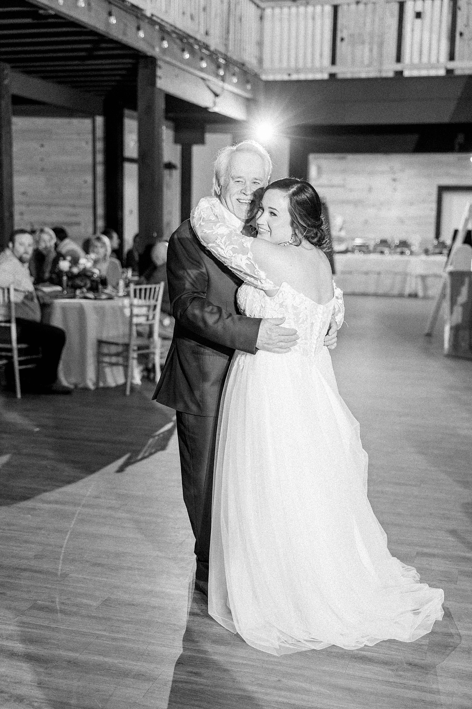 Father daughter dance at a southern wedding. Photography by Kelsie Zeagler 